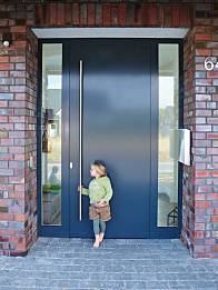 Moderne Haustüren sehen nicht nur gut aus. Sie sind auch echte Hightech-Produkte, die für hohe Sicherheit und zeitgemäßen Wärmeschutz stehen.