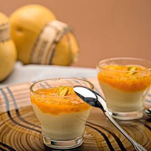 Arabischer Pudding mit Mangosoße