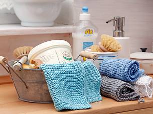 Die praktischen Strickquadrate können Sie als Spültuch in der Küche oder als Waschlappen im Bad verwenden.