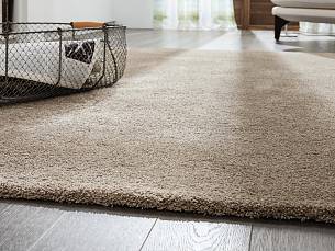 Für ein behaglich kuscheliges Wohngefühl sollte der Teppich zur Einrichtung passen.