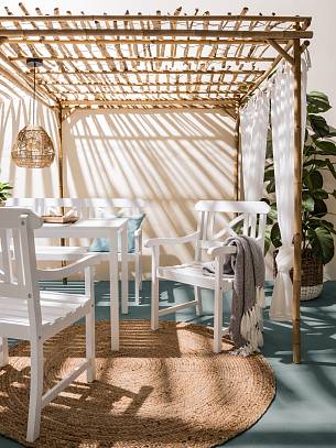Ob Kaffeekränzchen, Feierabend oder Grillparty, mit schicken Möbeln und trendigen Accessoires entsteht eine paradiesische Outdoor-Lounge.