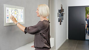 Smart Home-Systeme: Praktisch sind Geräte mit Nacht­sichtfunktion und automatischer Bild- und Tonaufzeichnung.