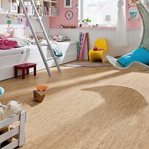 Kork ist elastisch, federt etwaige Stürze auf den Kinder­zimmerboden sanft ab und ist pflegeleicht.
