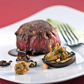 Rinderfilet-Steak mit Auberginen-Soßenkuchenkompott
