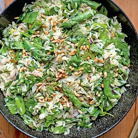 Orzo-Salat mit grünem Spargel