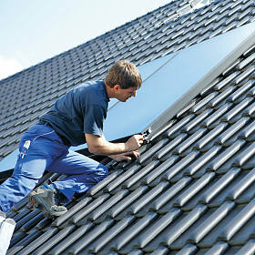 Eine Solaranlage auf dem Dach lohnt sich für fast jedes Gebäude.